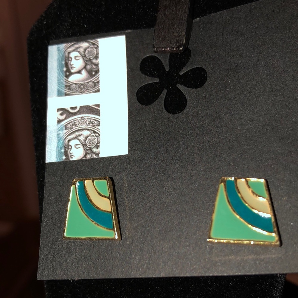 Colorful 70s vintage rainbow earrings.